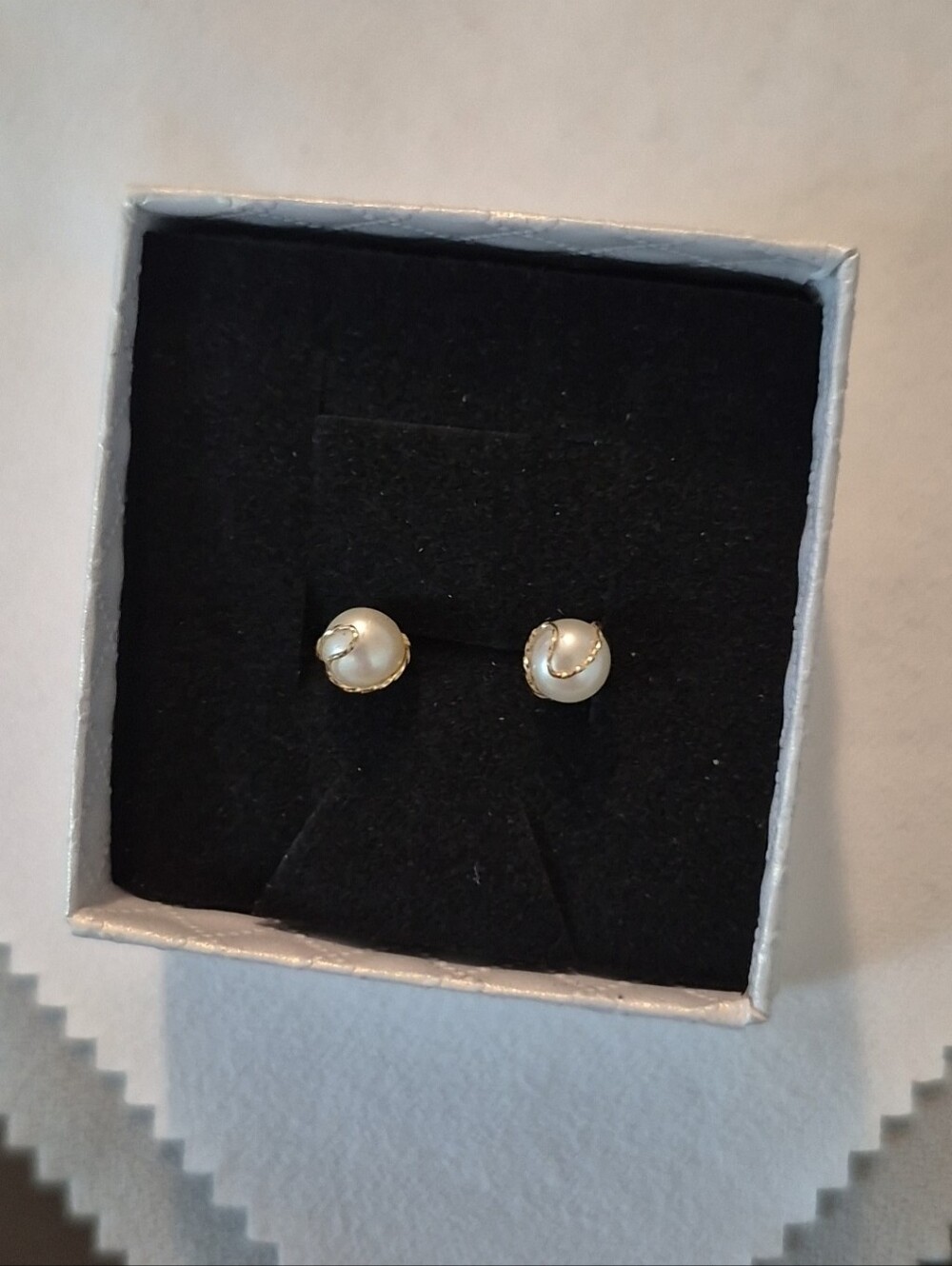 14k gold pearl earrings with wire wrap